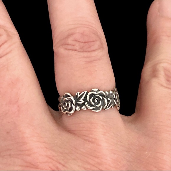 Vintage Jewelry - Sterling silver ring